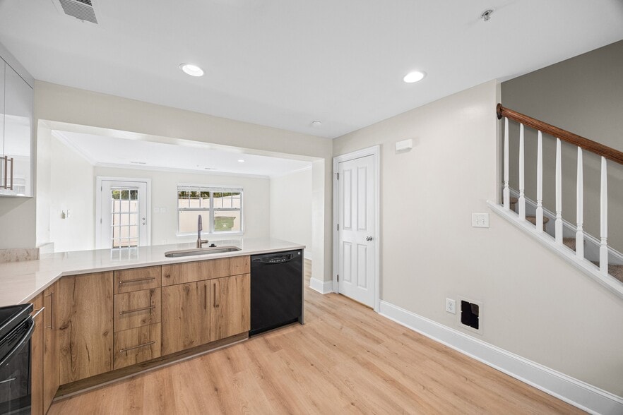 More Photos Of 5306-5320 Park Rd, Charlotte Apartments For Sale