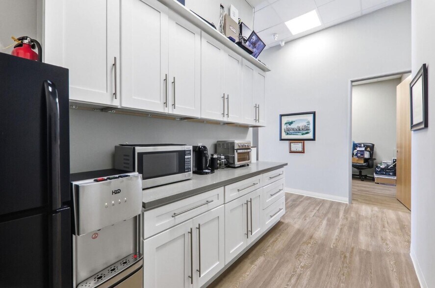 More Photos Of 600 El Camino Real, Belmont General Retail For Sale