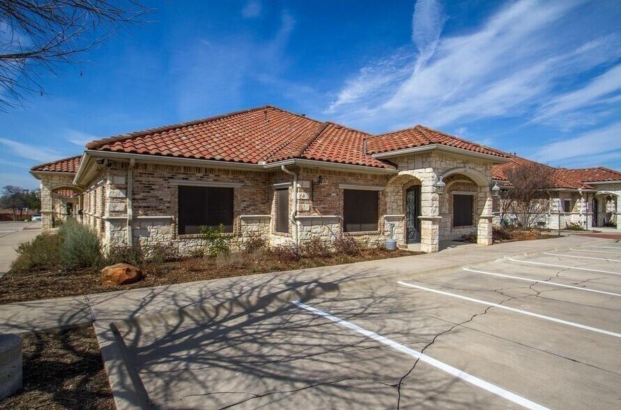 More Photos Of 1135 Kinwest Pky, Irving Office For Sale