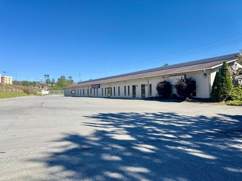 More Photos Of 313 Harper Park, Beckley Office For Lease