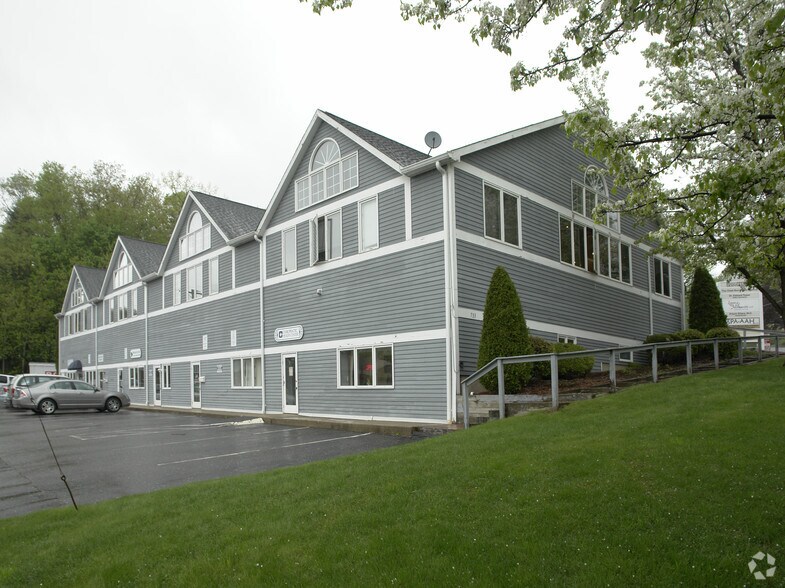 More Photos Of 733 E Main St, Torrington Medical For Lease