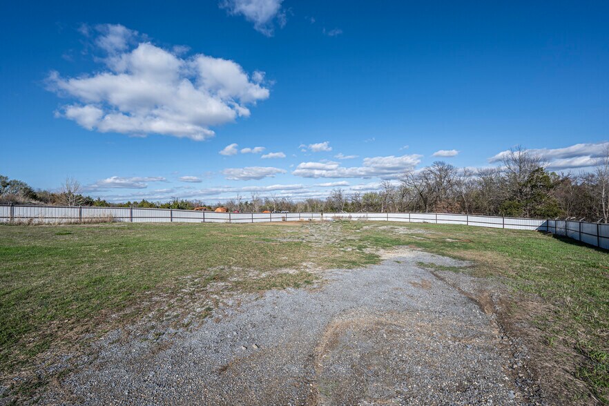 More Photos Of 11206 N Broadway Ave, Ada Warehouse For Sale