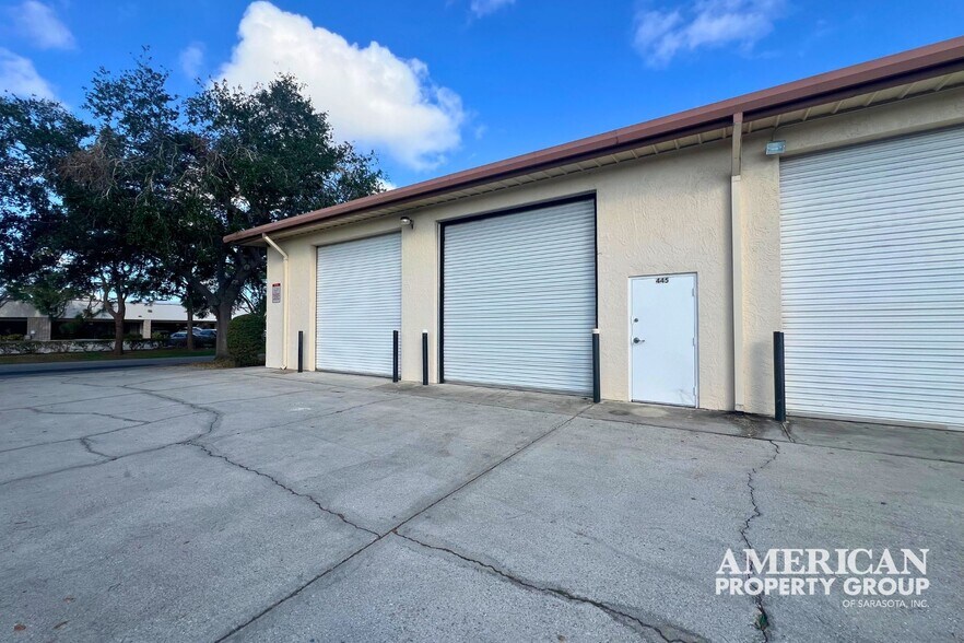 More Photos Of 443-451 Interstate Ct, Sarasota Light Manufacturing For Sale