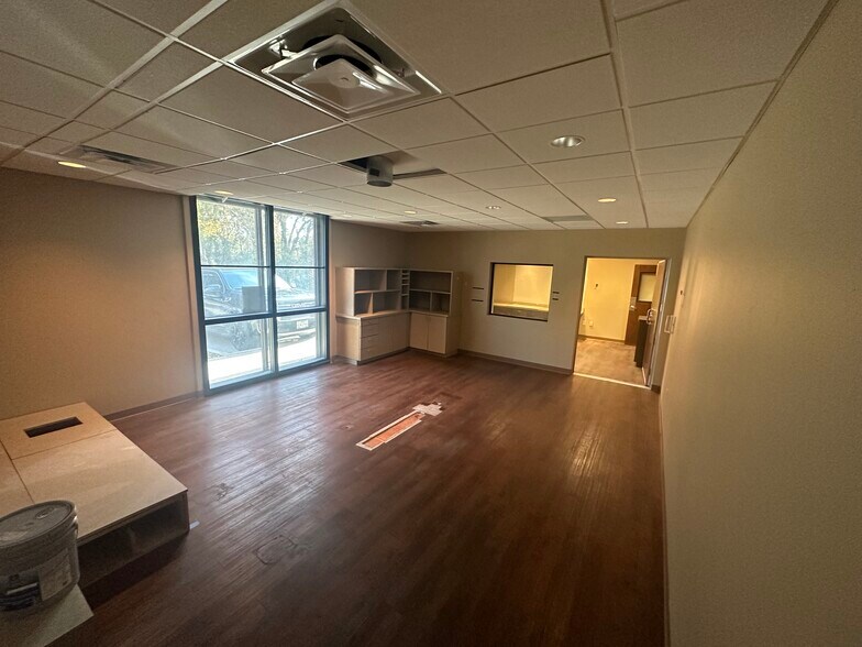 More Photos Of 1429 Clear Lake Rd, Weatherford Medical For Lease
