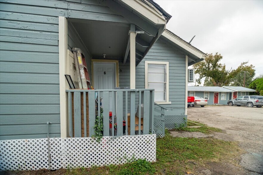 More Photos Of 13928 Bandera St, Houston Apartments For Sale