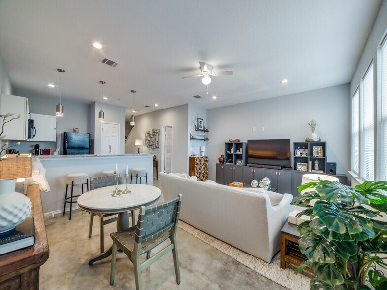 More Photos Of 6934 Crestway Rd, San Antonio Apartments For Sale