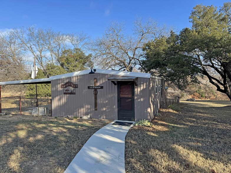 More Photos Of 702 E Schubert St, Fredericksburg Specialty For Sale