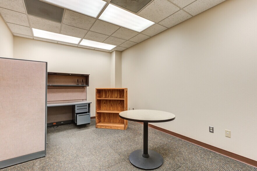 More Photos Of 3802-3806 Interstate 27, Lubbock Office For Sale