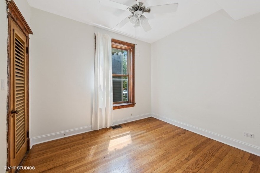 More Photos Of 1228 W Glenlake Ave, Chicago Apartments For Sale