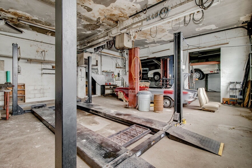 More Photos Of 343 S Main St, Kenton Auto Repair For Sale