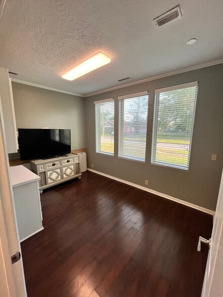 More Photos Of 2474 Broadway, Beaumont Medical For Sale