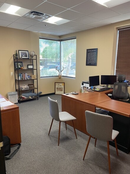 More Photos Of 2060 W Whispering Wind Dr, Phoenix Medical For Sale