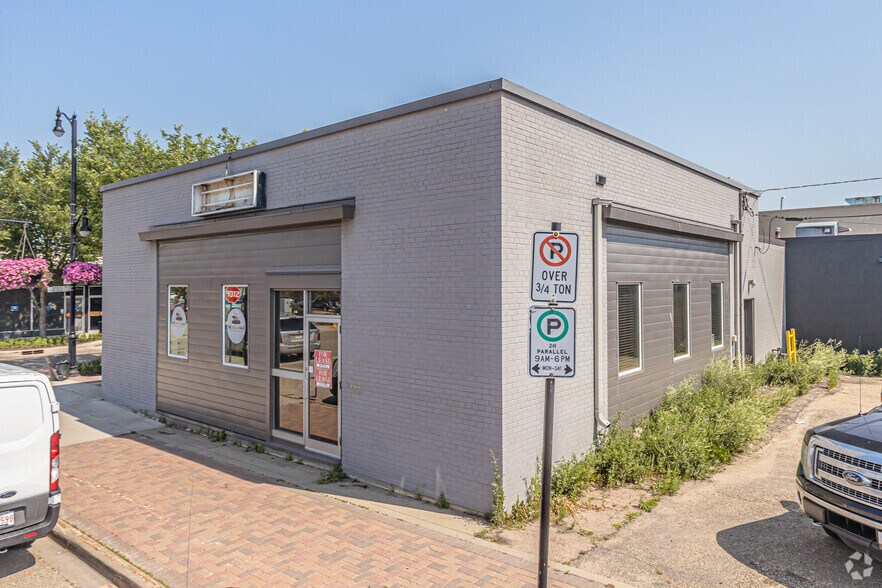 More Photos Of 10201 100th Ave, Fort Saskatchewan General Retail For Lease