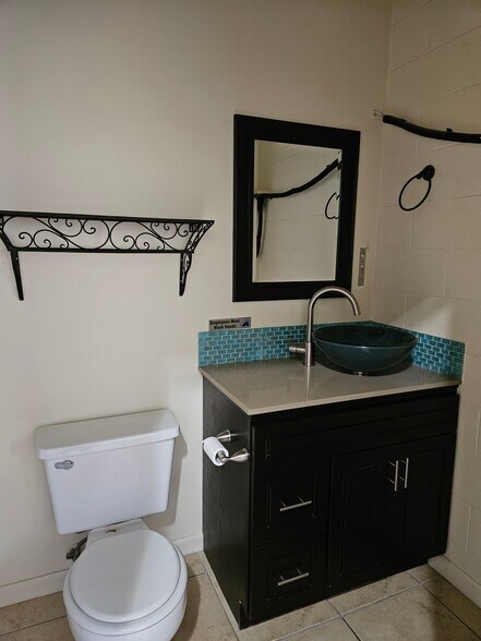 More Photos Of 418 McHenry Ave, Modesto Storefront For Sale