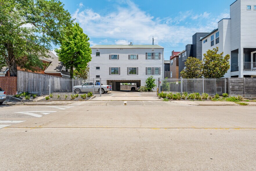 More Photos Of 5902 Winsome Ln, Houston Office Residential For Sale