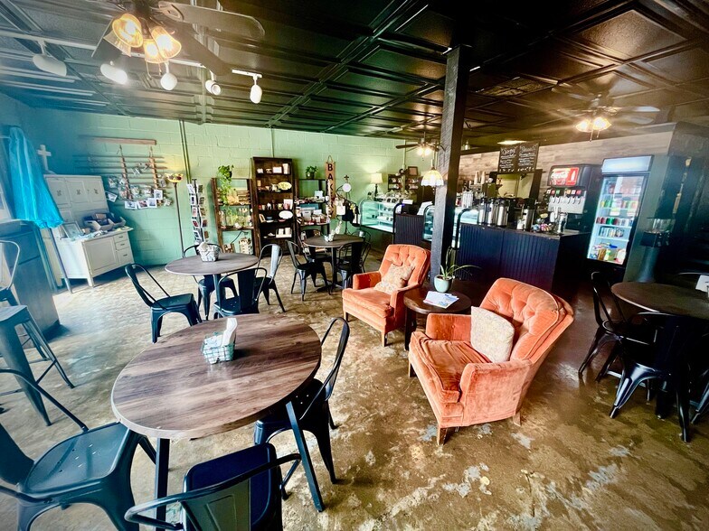 More Photos Of 111 E Main St, Wilmore General Retail For Sale