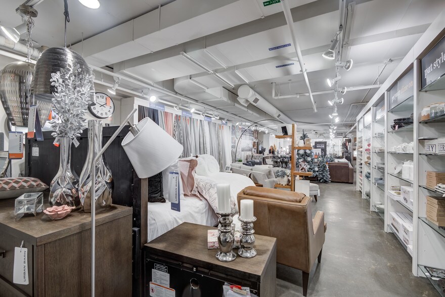 More Photos Of 275 King St E, Toronto Apartments For Lease