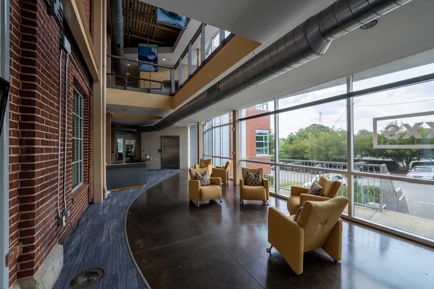 More Photos Of 1431 W Morehead St, Charlotte Office For Lease