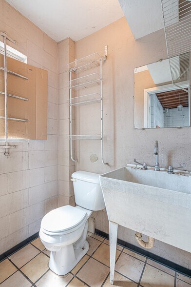 More Photos Of 1841 Piner Rd, Santa Rosa Flex For Lease