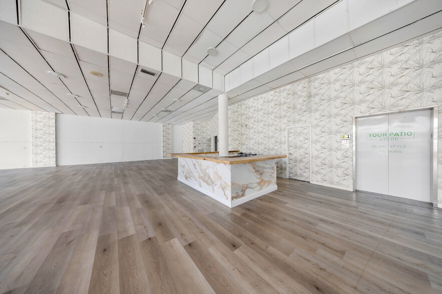 More Photos Of 9855 S Dixie Hwy, Pinecrest Freestanding For Lease