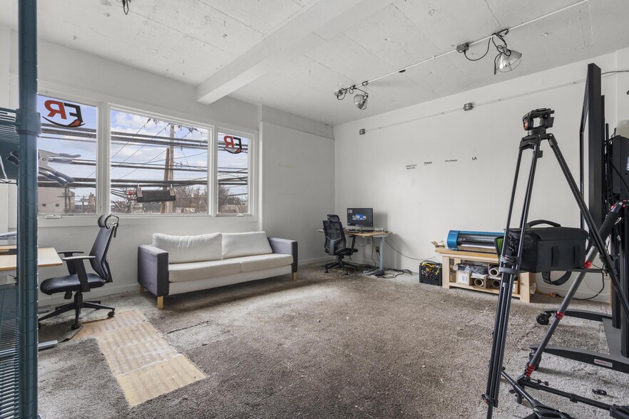 More Photos Of 207 Greenwich Ave, Stamford Showroom For Sale
