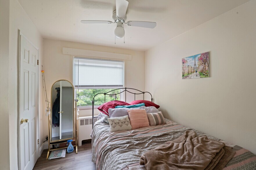 More Photos Of 414 E Lincoln Ave, Mc Donald Warehouse For Sale