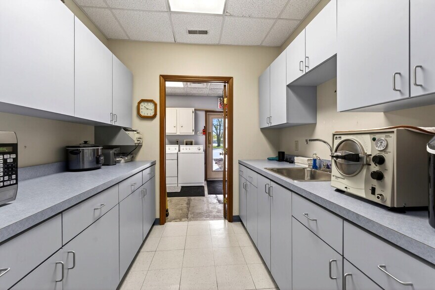 More Photos Of 1964 N Lakeman Dr, Bellbrook Medical For Sale