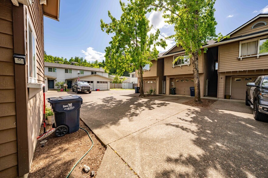 More Photos Of 124 S 63rd St, Springfield Apartments For Sale