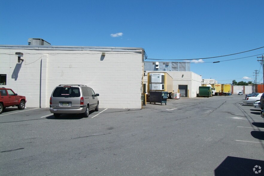 More Photos Of 272-276 US Highway 202/31, Flemington Unknown For Lease