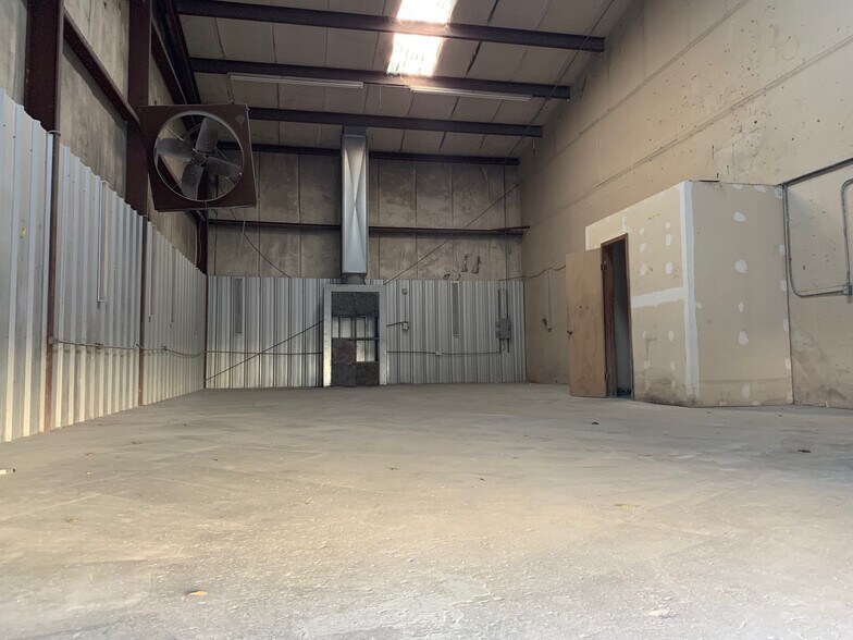 More Photos Of 6520 College St, Beaumont General Retail For Lease