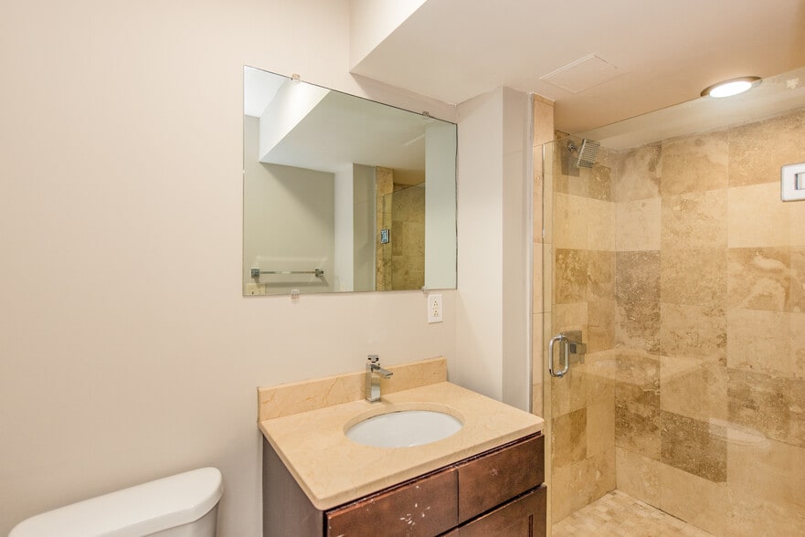 More Photos Of 617-631 W Lexington St, Baltimore Apartments For Lease