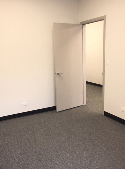 More Photos Of 3365 N Arlington Heights Rd, Arlington Heights Unknown For Lease