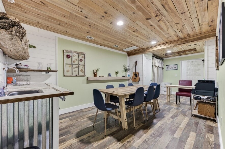 More Photos Of 100 Duggan Ave, Crestview Specialty For Sale