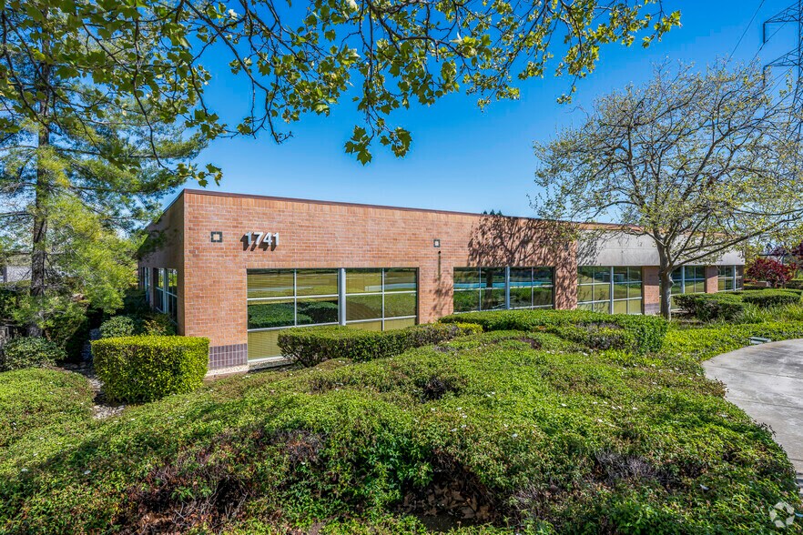 More Photos Of 1741 E Roseville Pky, Roseville Medical For Lease