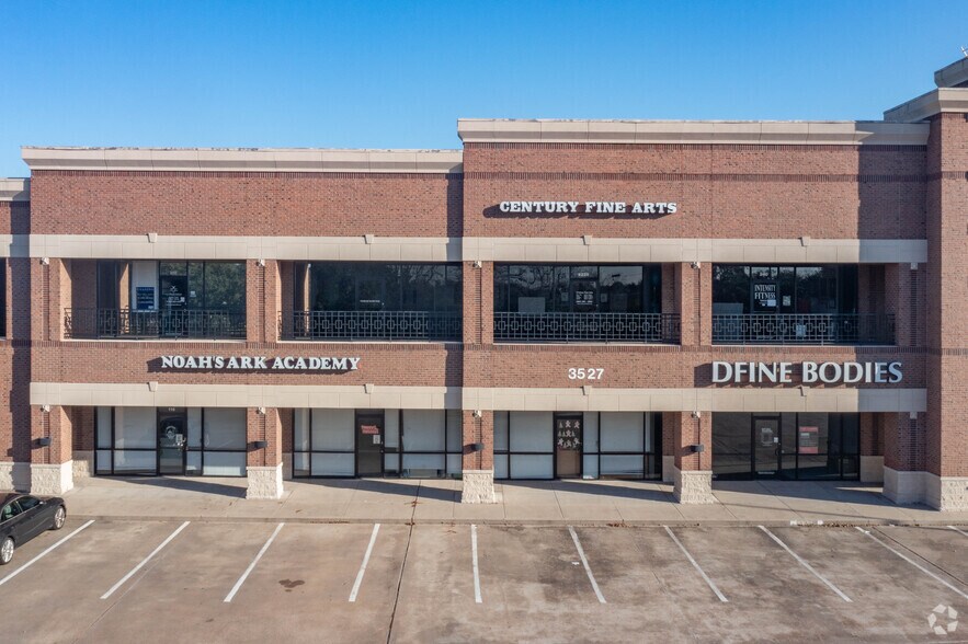 More Photos Of 3527 Highway 6, Sugar Land Storefront Retail Office For Lease