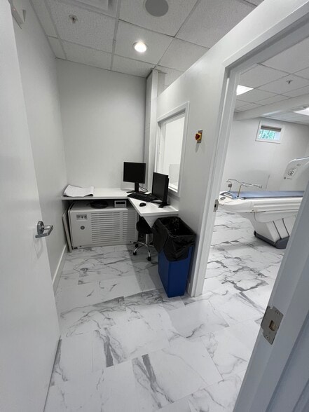 More Photos Of 14 Oak Forest Rd, Bluffton Medical For Sale