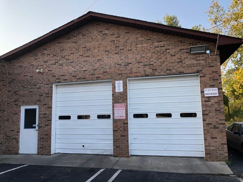 More Photos Of 3557 E Main St, Whitehall Auto Repair For Sale