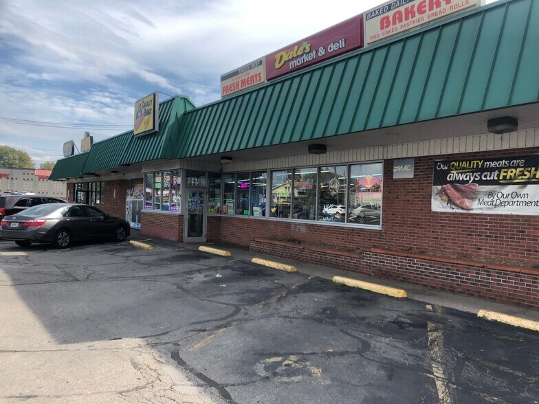 More Photos Of 401-427 Cleveland St, Elyria Unknown For Lease