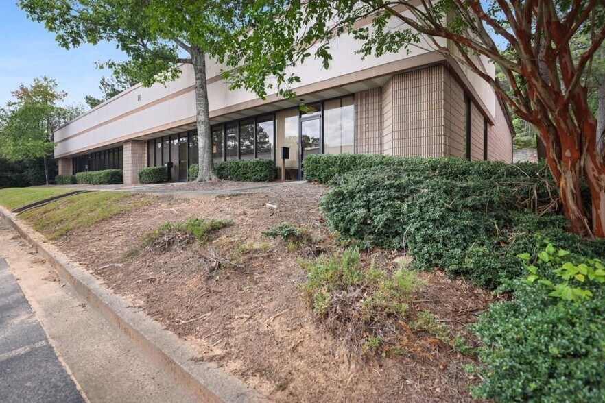 More Photos Of 3120 Medlock Bridge Rd, Peachtree Corners Light Distribution For Lease