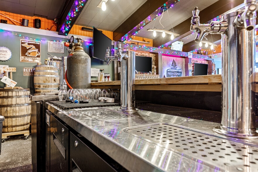 More Photos Of 120 S Park St, Traverse City Restaurant For Sale