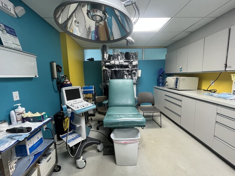 More Photos Of 4717 Swift Rd, Sarasota Medical For Sale