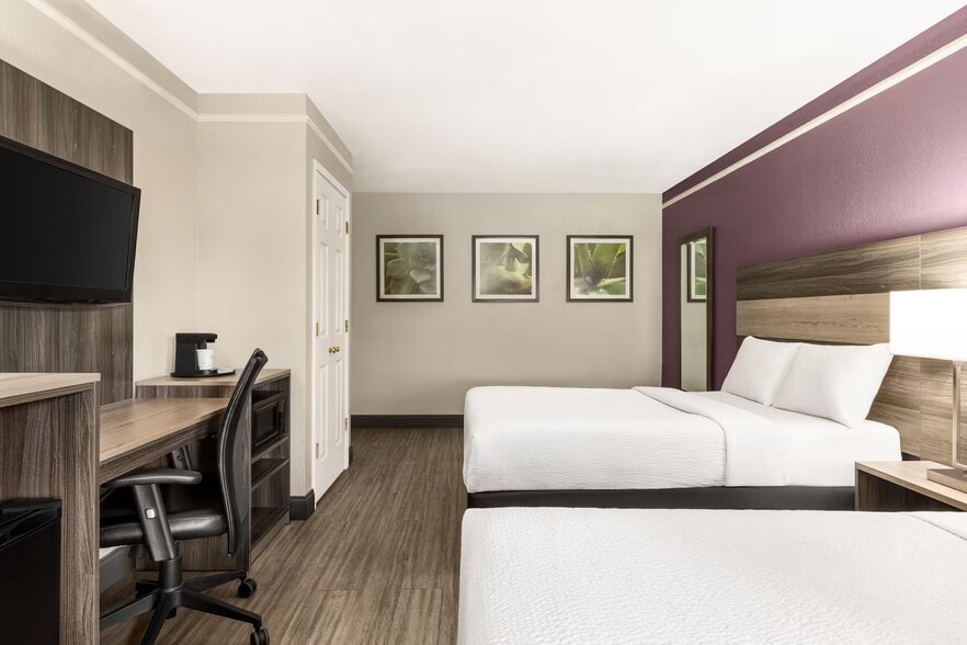 More Photos Of 6511 W Military Dr, San Antonio Hotel For Sale