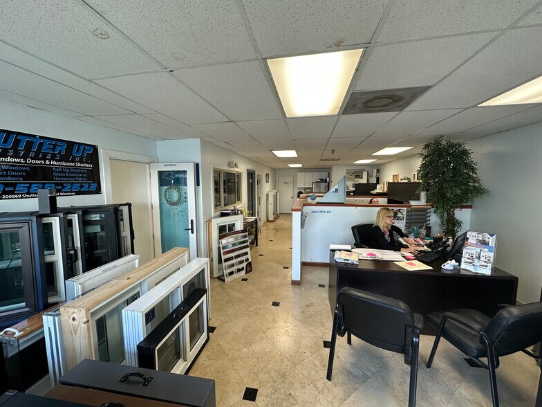 More Photos Of 1981 10th Ave N, Lake Worth Beach Light Distribution For Sale