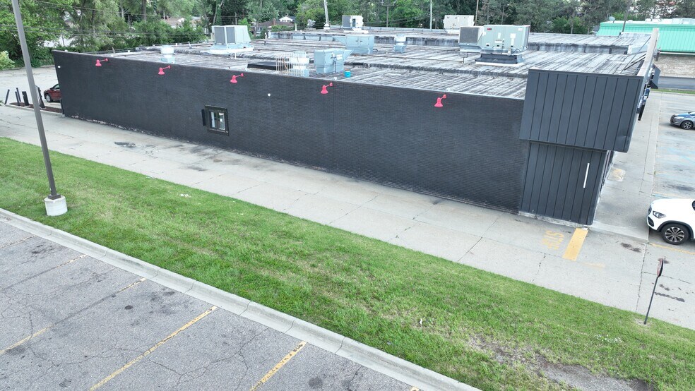 More Photos Of 7040-7060 N Wayne Rd, Westland Freestanding For Sale