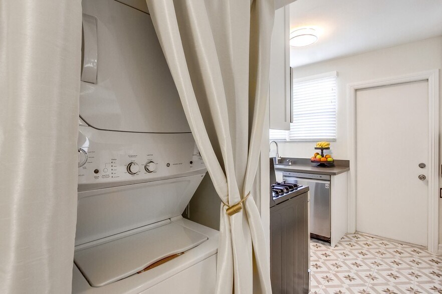 More Photos Of 4095 Front St, San Diego Apartments For Sale