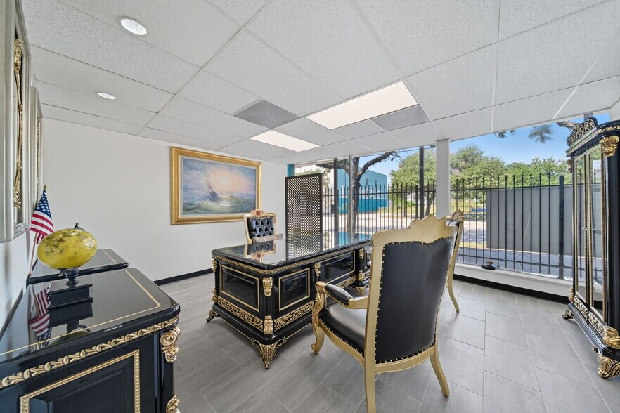 More Photos Of 4909 Main St, Houston Medical For Lease