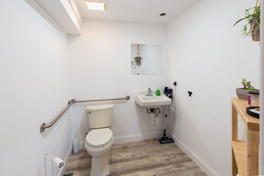 More Photos Of 176-178 Court St, Plymouth Apartments For Sale