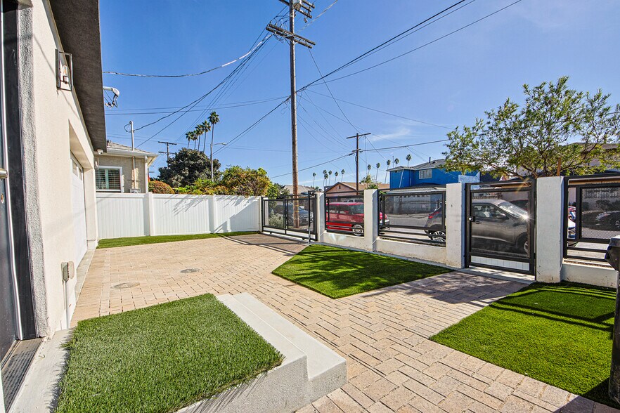 More Photos Of , Los Angeles Multifamily For Sale