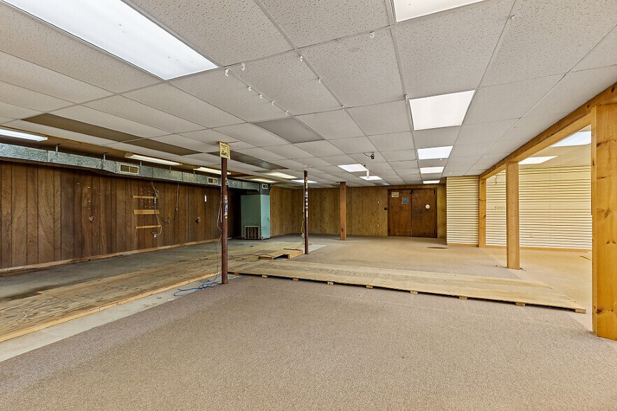 More Photos Of 53 Neck Rd, Benton General Retail For Sale