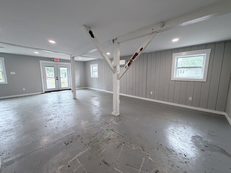 More Photos Of 5761 Lower York Rd, New Hope Storefront Retail Residential For Lease